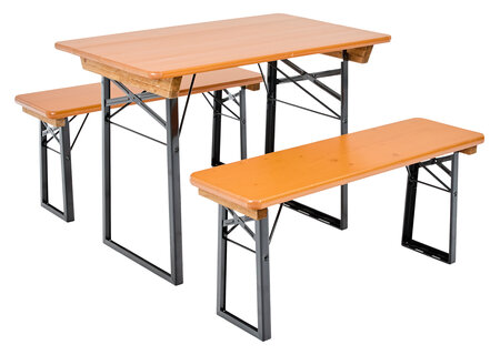 The small beer garden table sets Shorty in the color pine.