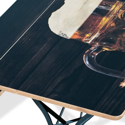 The beer table by RUKU1952was fully printed with a full beer glass using the digital printing process; the print in the background is printed in the same way as the wooden-look beer bench.