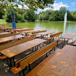 In the Michaeligarten there are a lot of beer garden table sets with legroom.